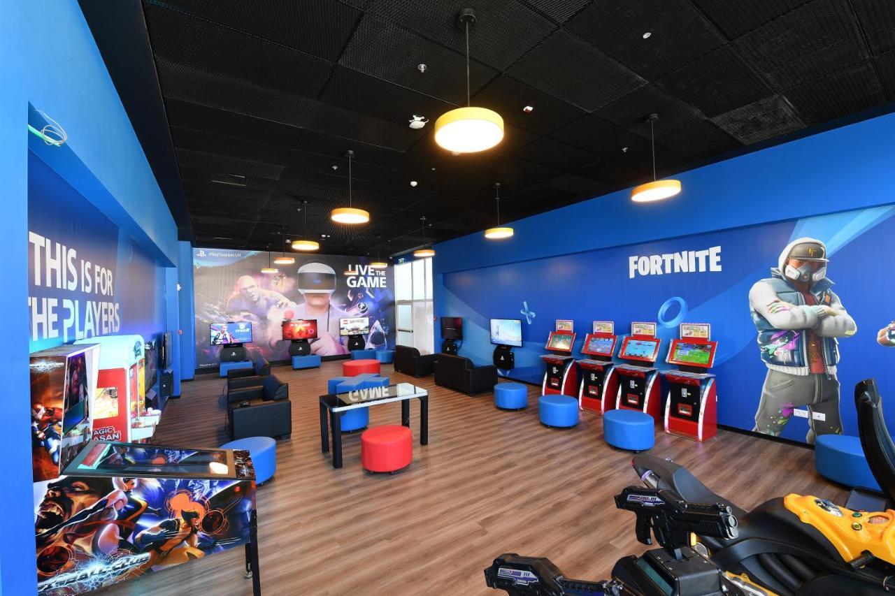 Vert Hotel Eilat By Afi Hotels Exterior photo GameStop store interior